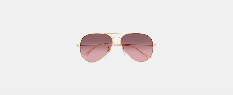 Imagem de óculos de sol aviador com lentes degradê rosa da Kessy. 