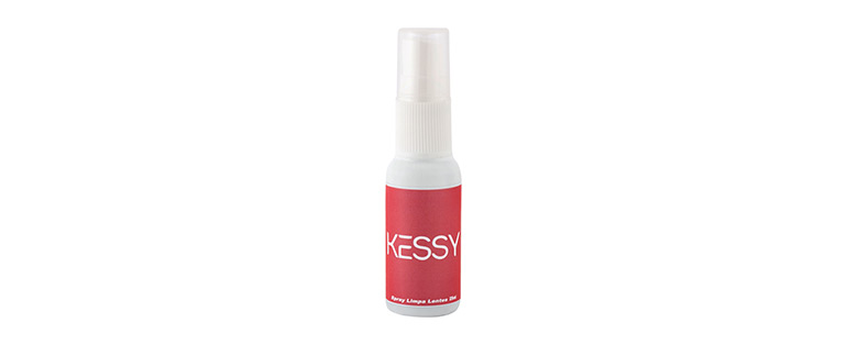 Imagem do Spray Limpa Lentes da Kessy em embalagem branca com rótulo rosa com o nome da marca. 